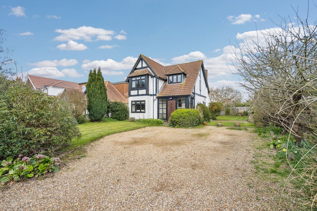3 bed detached house for saleSt James Walk, Richings Park, Iver SL0