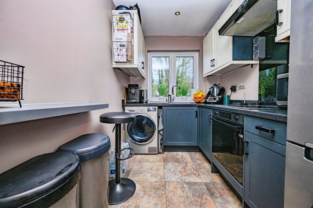 Additional image 2 of 2 bed flat for saleLake View, Railway Terrace, Kings Langley WD4