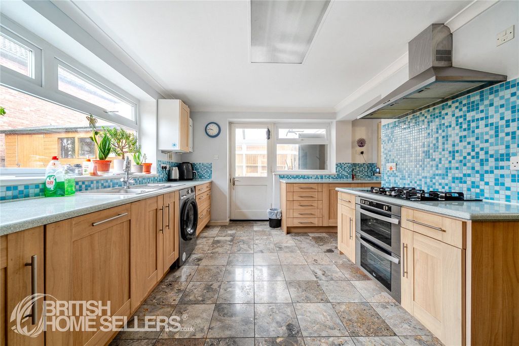 Additional image 9 of 5 bed terraced house for saleElm Grove, Kidlington, Oxfordshire OX5