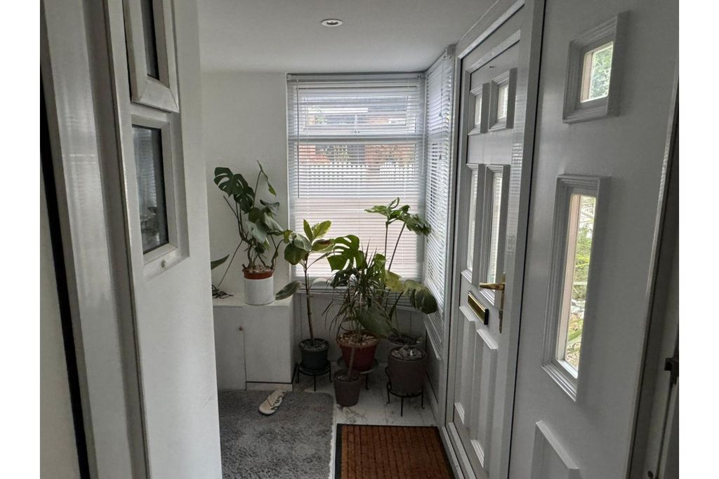Additional image 3 of 4 bed semi-detached house for saleYork Road, Hungerford RG17