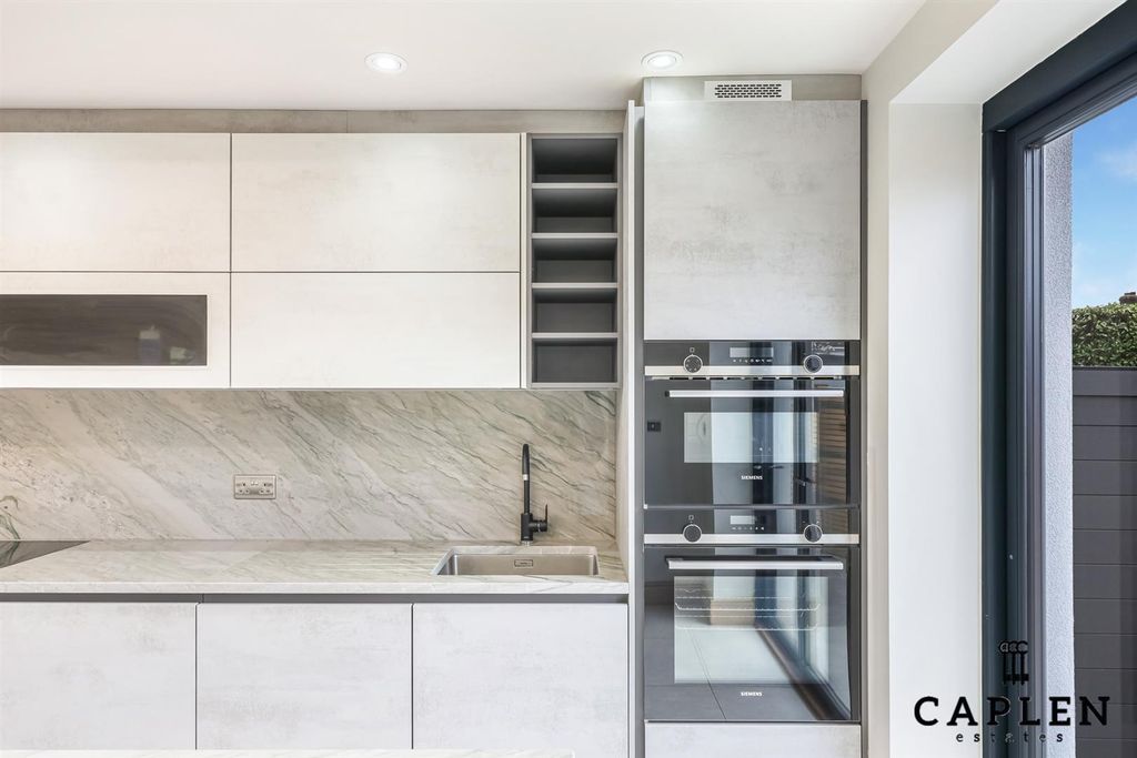 Additional image 5 of 2 bed flat for saleNew North Road, Ilford IG6