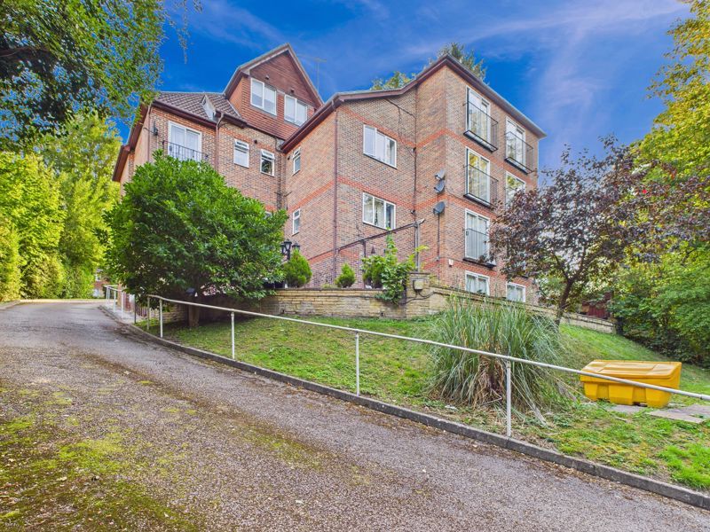 2 bed flat for saleValley Road, Kenley CR8