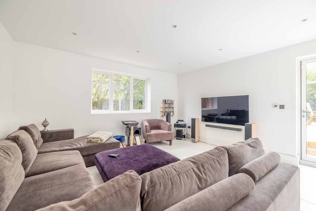 Additional image 6 of 4 bed detached house for saleCopse Wood, Iver Heath SL0