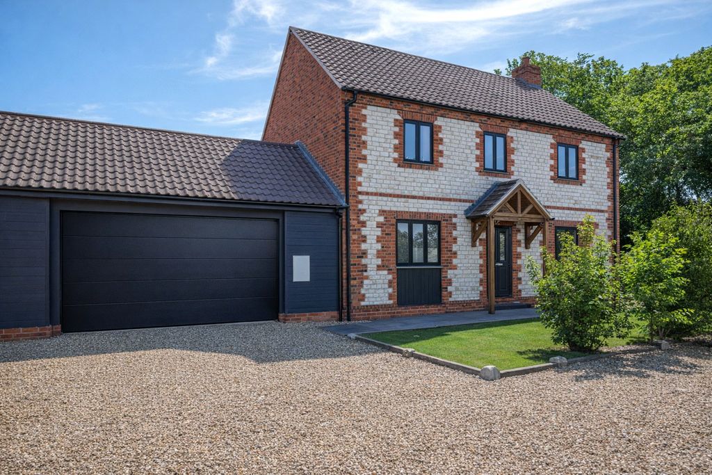 3 bed link detached house for saleBarley Courtyard, Eastgate, Holme Next The Sea, Hunstanton PE36