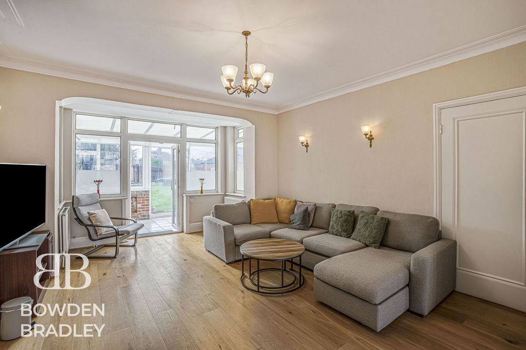 Additional image 3 of 5 bed property for saleAbbotswood Gardens, Clayhall IG5
