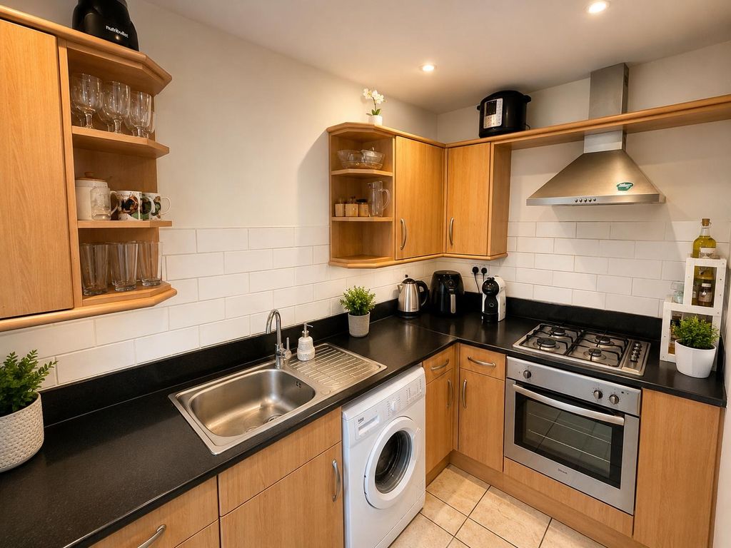 2 bed flat for saleLower Street, Kettering NN16 photo 2