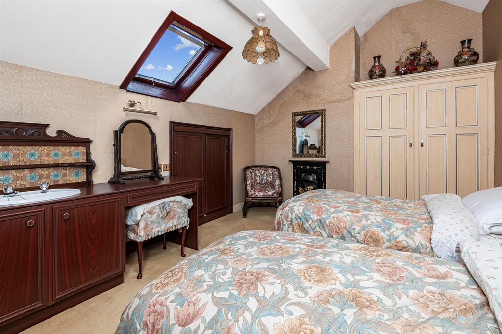 Additional image 40 of 6 bed semi-detached house for salePark Drive, Huddersfield HD1