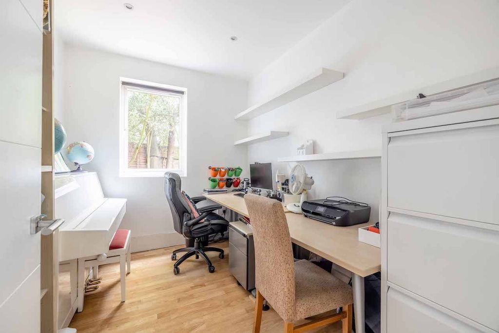 Additional image 17 of 4 bed detached house for saleCopse Wood, Iver Heath SL0
