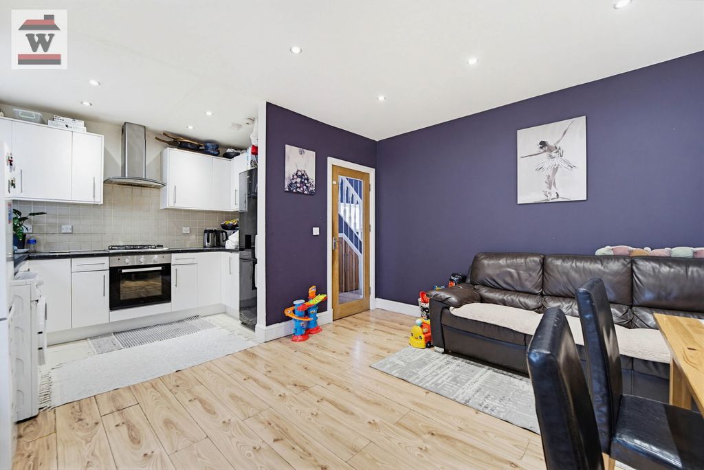 Additional image 3 of 3 bed semi-detached house for saleSpring Grove Crescent, Hounslow TW3