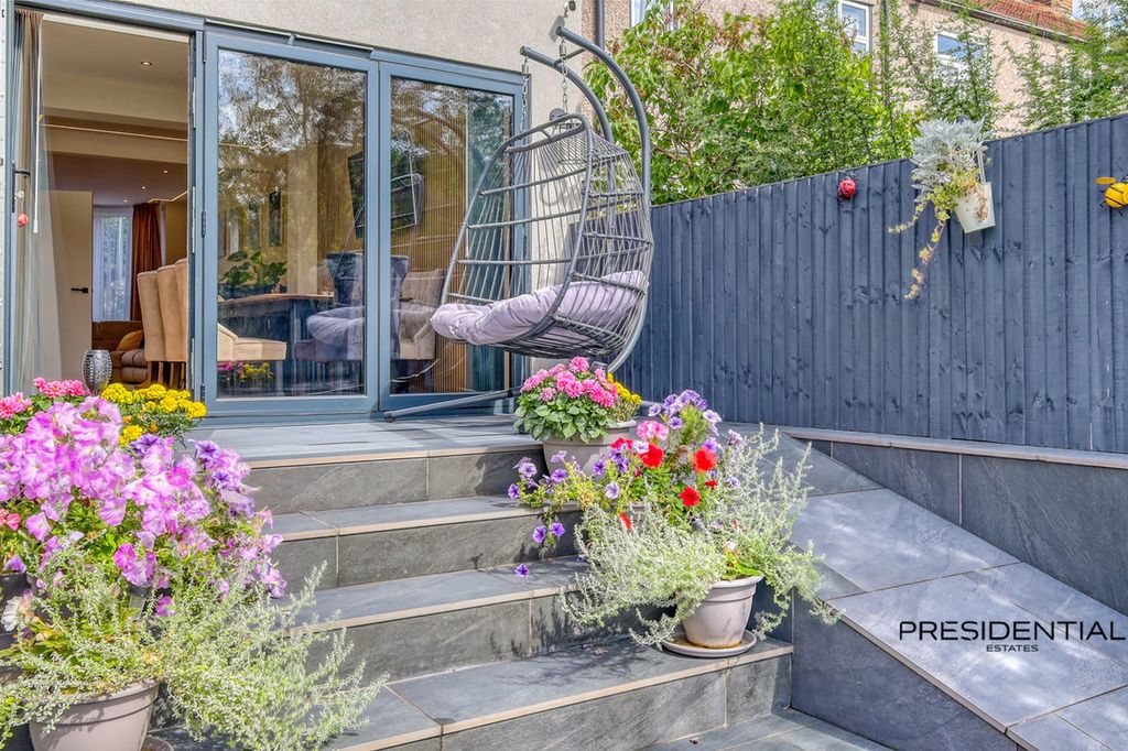 Additional image 43 of 5 bed property for saleKenwood Gardens, Gants Hill IG2