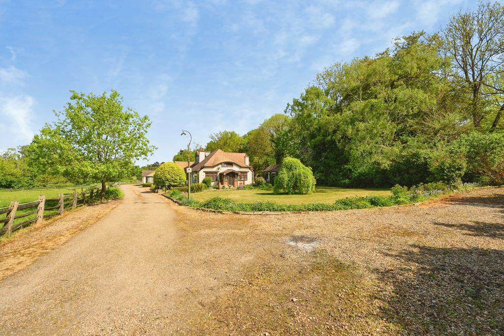 4 bed bungalow for saleGolf Road, Kenley CR8