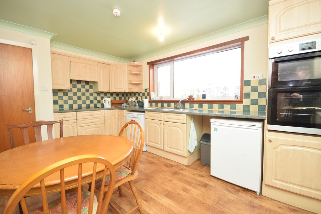 3 bed detached bungalow for saleLennoch Circle, Comrie, Crieff PH6 photo 4