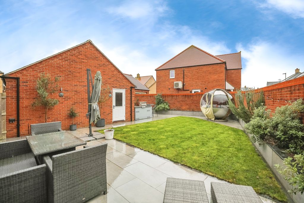 Additional image 9 of 5 bed detached house for saleSwynford Road, Alconbury Weald, Huntingdon PE28