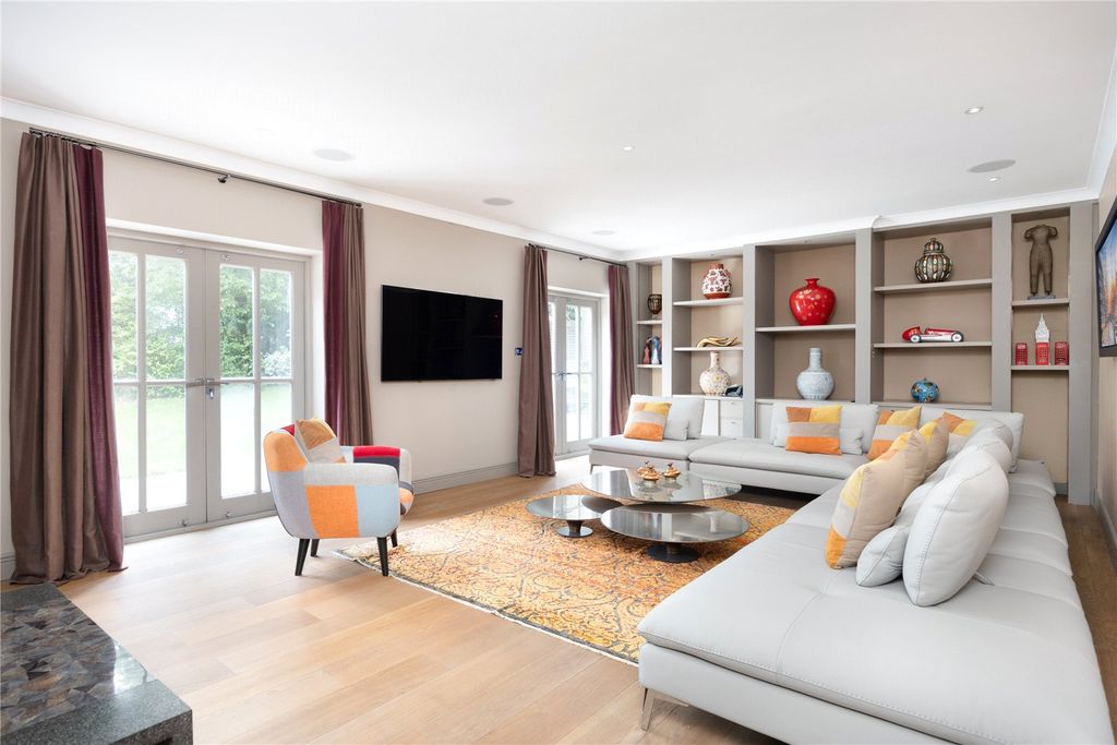 5 bed detached house for saleCarrington Close, Kingston Upon Thames, Surrey KT2 photo 3