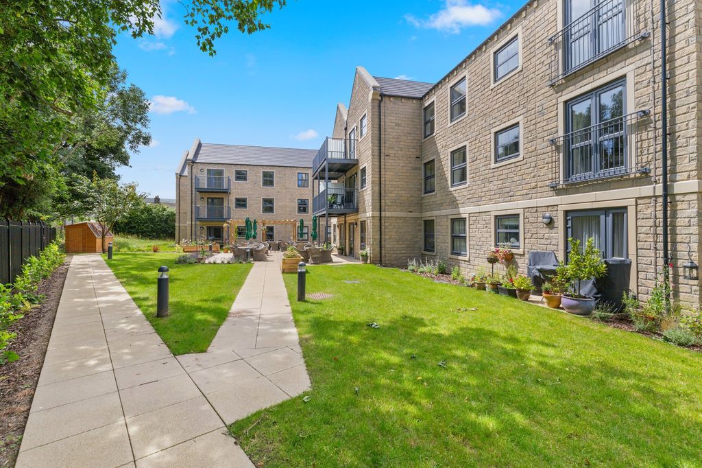 2 bed flat for saleSummer Court, Burley In Wharfedale, Ilkley, West Yorkshire LS29