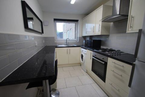 Lyndhurst Court, Stoneygate, Leicester LE2