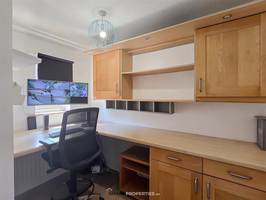 Additional image 7 of 5 bed detached house for saleGreenroyd Croft, Huddersfield HD2
