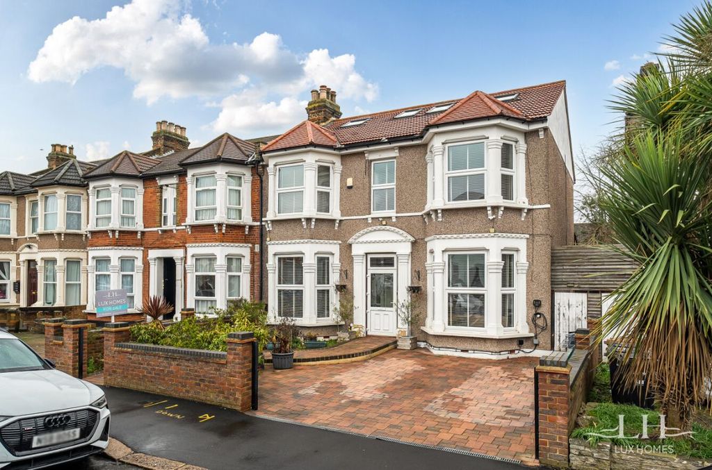 6 bed end terrace house for saleNorfolk Road, Ilford IG3