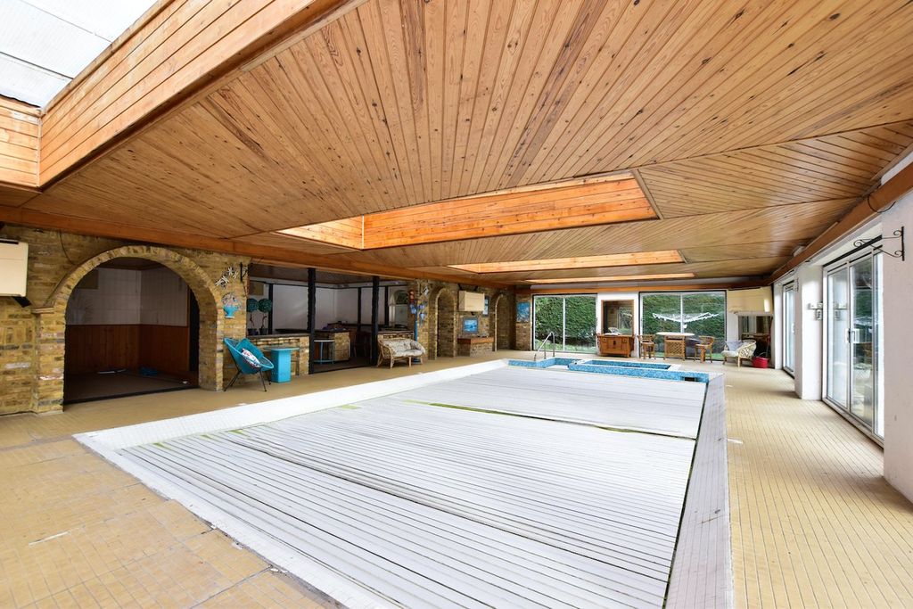 Additional image 15 of 7 bed semi-detached house for saleWarren Lodge, Iver Heath SL0