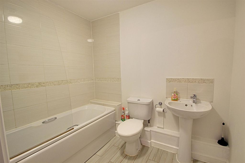 Additional image 8 of 2 bed flat for saleWharf Way, Hunton Bridge, Kings Langley WD4