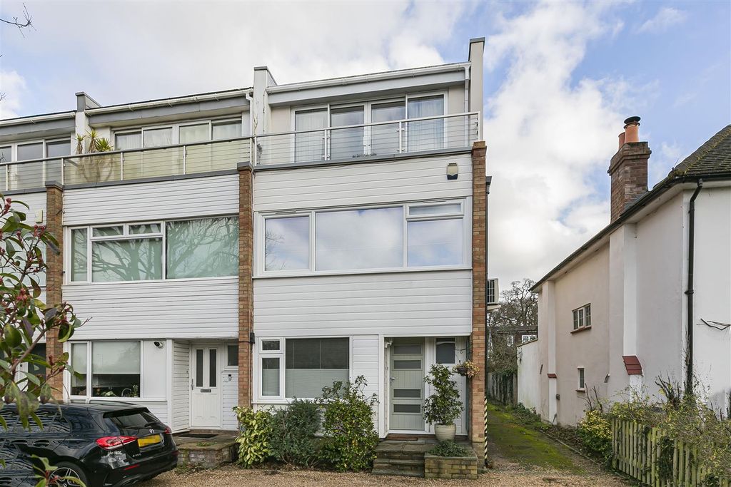 4 bed town house for salePark Road, Kingston Upon Thames KT2
