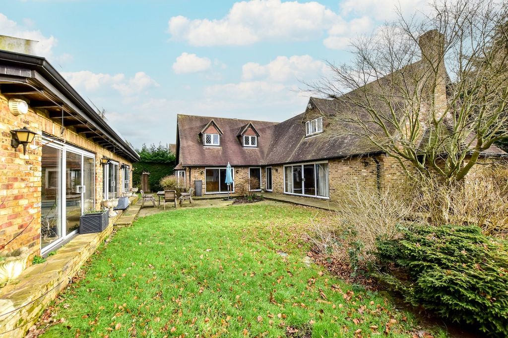 Additional image 16 of 7 bed semi-detached house for saleWarren Lodge, Iver Heath SL0