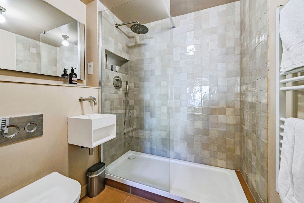Additional image 14 of 2 bed flat for saleOvaltine Drive, Kings Langley WD4