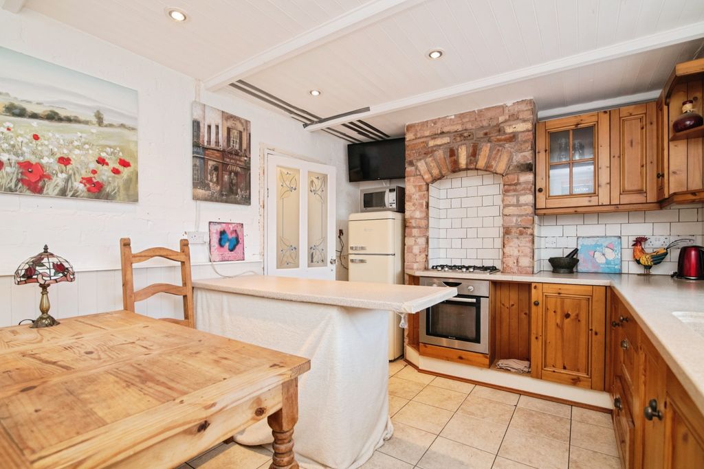 1 bed flat for saleCross Street, Kingswinford DY6