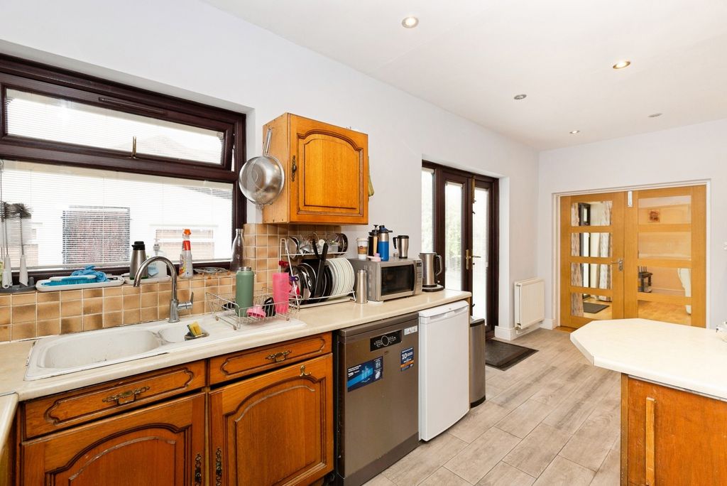 Additional image 7 of 5 bed end terrace house for saleTomswood Hill, Ilford IG6