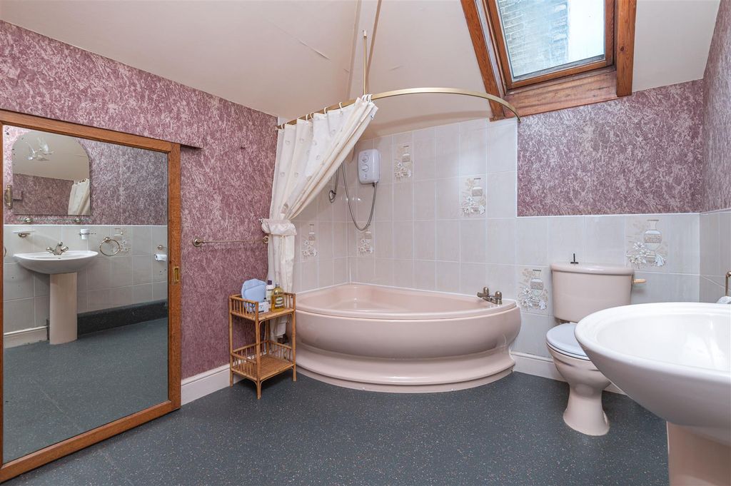 Additional image 39 of 6 bed semi-detached house for salePark Drive, Huddersfield HD1