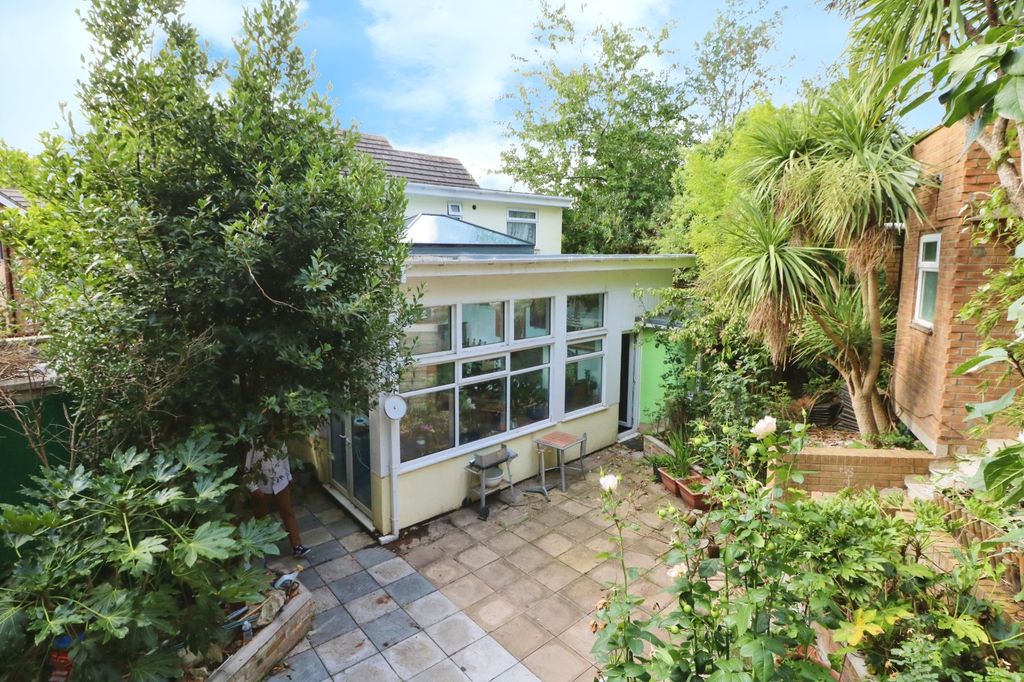 Additional image 18 of 6 bed detached house for saleCarswell Close, Ilford IG4
