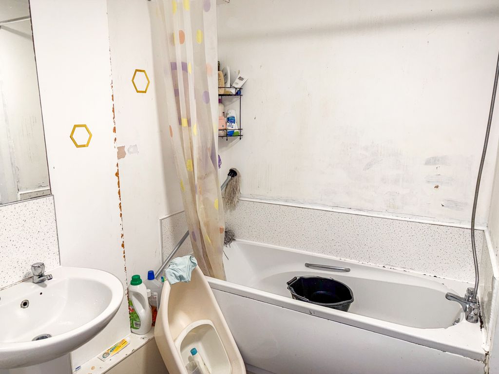 Additional image 9 of 2 bed flat for saleParkwood Rise, Keighley BD21