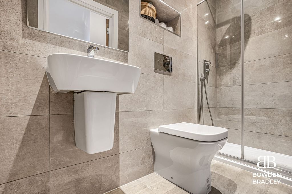 Additional image 8 of 3 bed flat for saleCranbrook Road, Ilford IG1