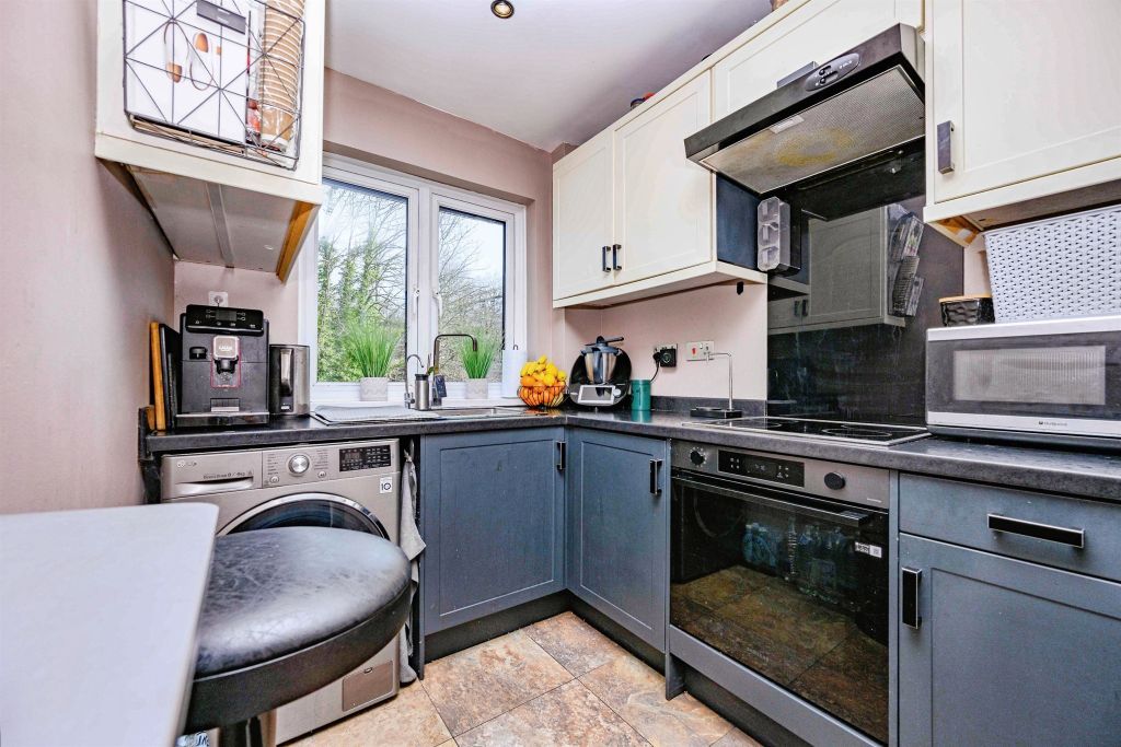 Additional image 13 of 2 bed flat for saleLake View, Railway Terrace, Kings Langley WD4