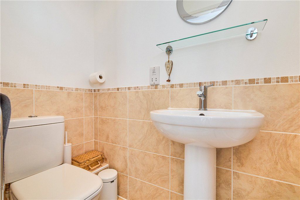 Additional image 11 of 2 bed flat for saleThe Crescent Apartments, Crescent Court, Ilkley, West Yorkshire LS29