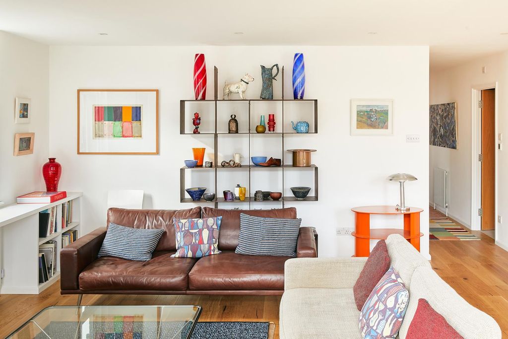 2 bed flat for saleLower Square, Isleworth TW7 photo 2
