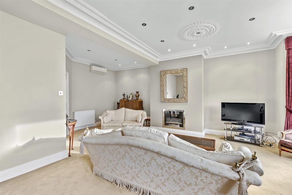 Additional image 4 of 3 bed flat for saleThe Grove, Ilkley LS29