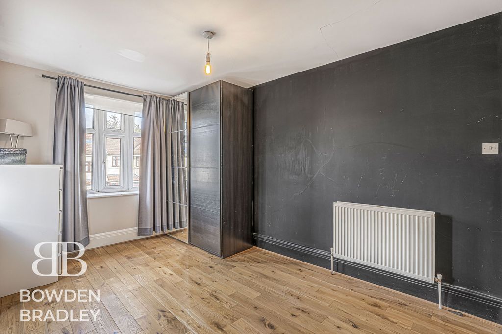 Additional image 29 of 5 bed property for saleAbbotswood Gardens, Clayhall IG5