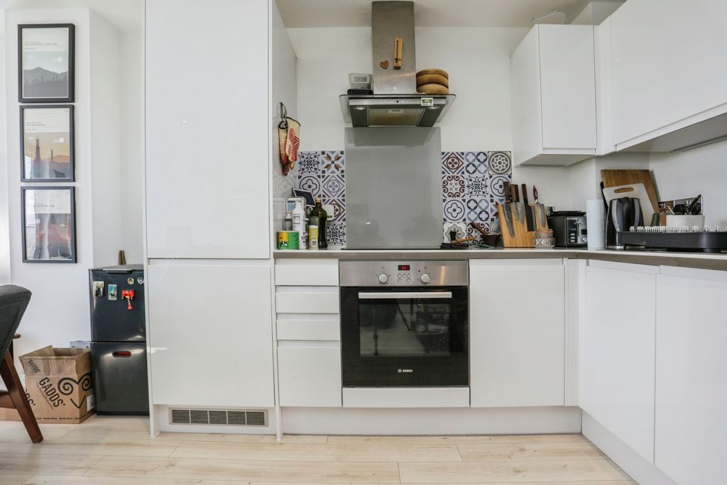Additional image 9 of 2 bed flat for saleKey Street, Ipswich IP4