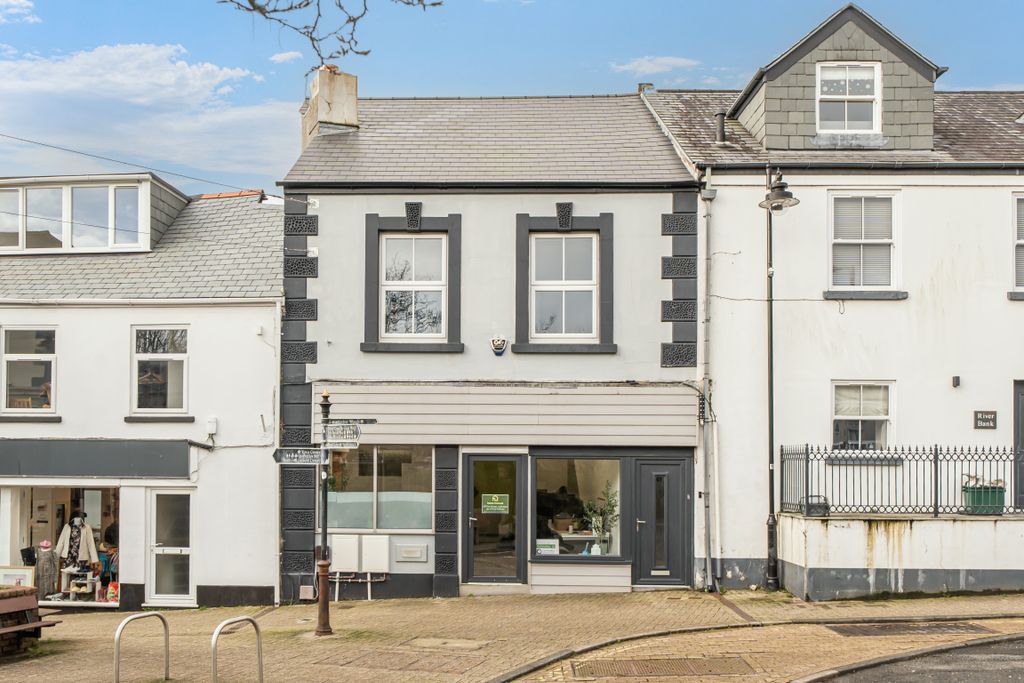 2 bed flat for saleThe Maisonette, 61 Fore Street PL21