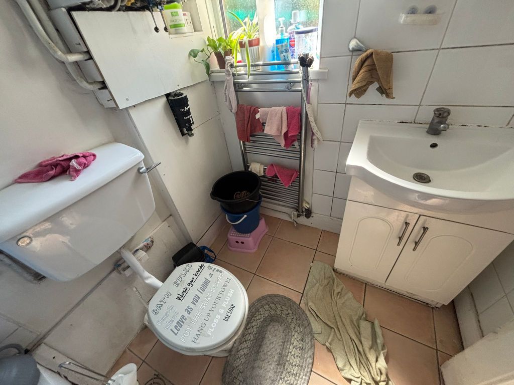 Additional image 7 of 2 bed flat for saleRedcliffe Gardens, Ilford IG1