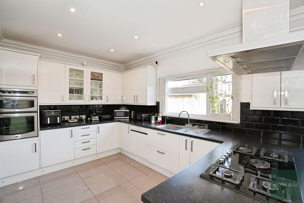 Additional image 9 of 5 bed terraced house for saleCavendish Gardens, Ilford IG1