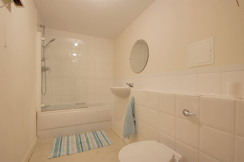 Additional image 9 of 2 bed flat for saleOvaltine Court, Kings Langley WD4