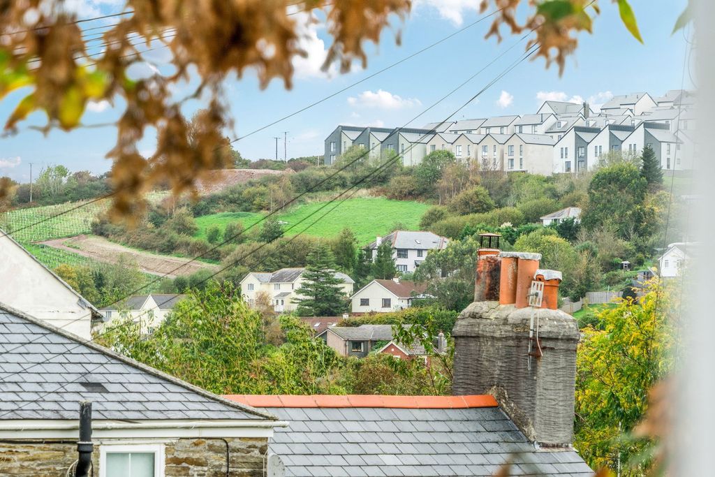 2 bed end terrace house for saleKingsbridge, Devon TQ7 photo 5