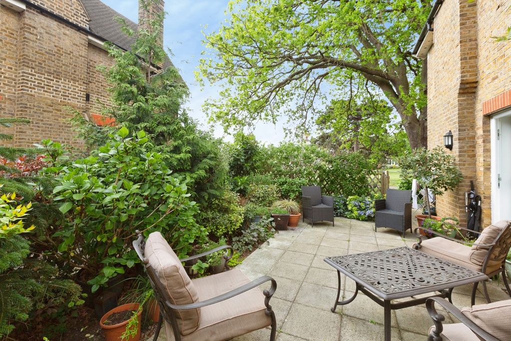 Additional image 12 of 2 bed maisonette for saleThomas Barnardo Way, Barkingside, Ilford IG6
