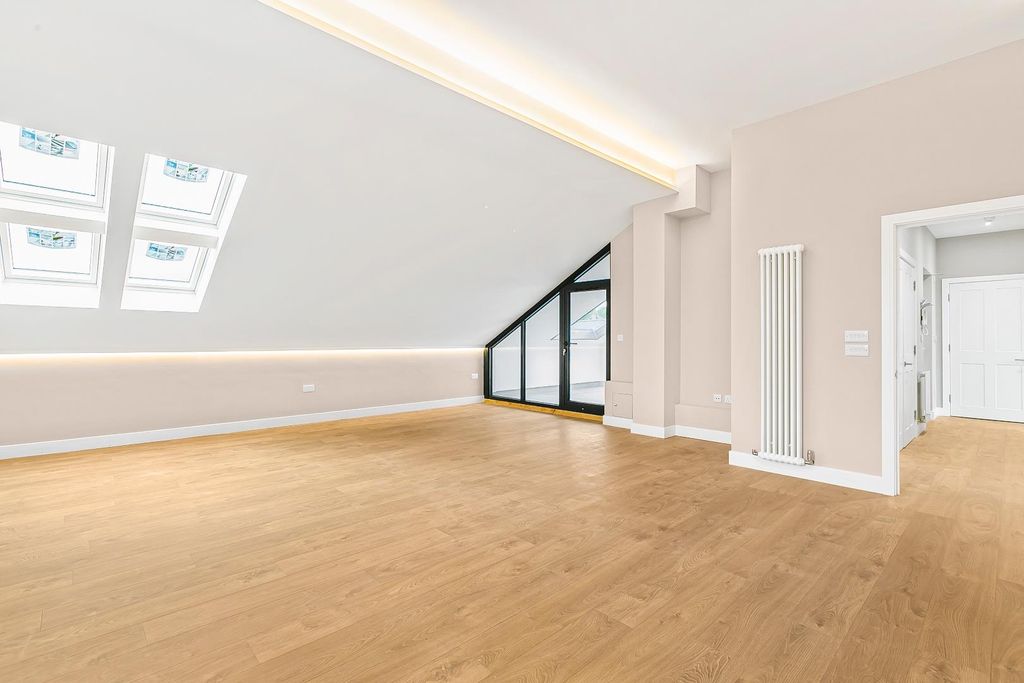 2 bed flat for salePark Lane, Knebworth SG3 photo 5