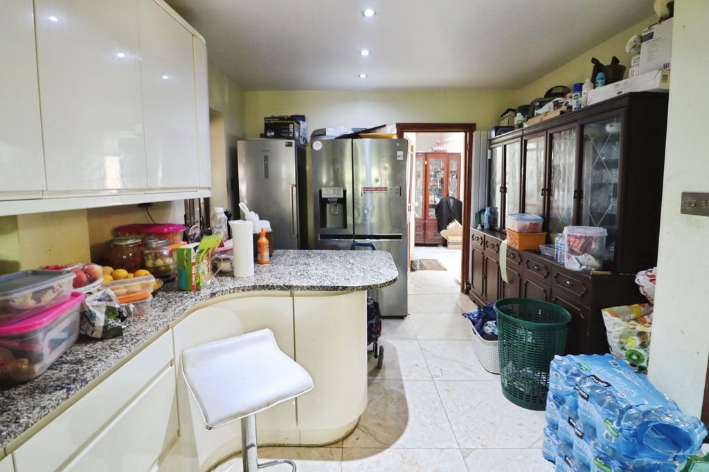 Additional image 10 of 6 bed detached house for saleCarswell Close, Ilford IG4