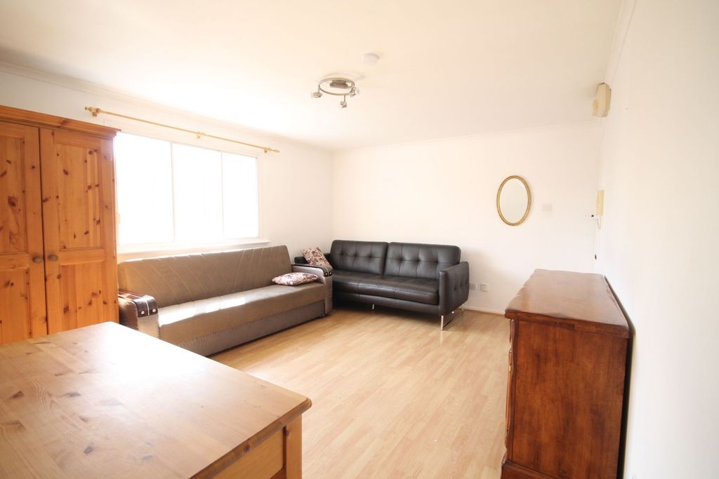 Studio for saleKilberry Close, Isleworth TW7 photo 4