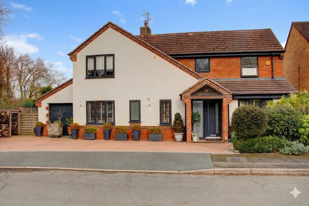 4 bed detached house for saleWordsworth Drive, Kenilworth, Warwickshire CV8