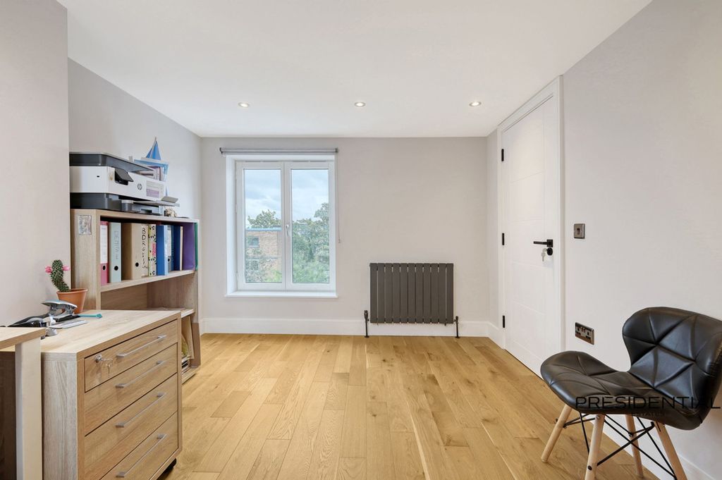 Additional image 34 of 5 bed property for saleKenwood Gardens, Gants Hill IG2